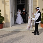 Megérkezés a menyasszonyos házhoz, bekéredzkedés, majd a menyasszony kikérése